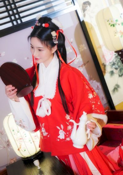 小雪被体育老师抱到仓库